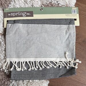 🆕 The Spring Shop Black and White Table Runner